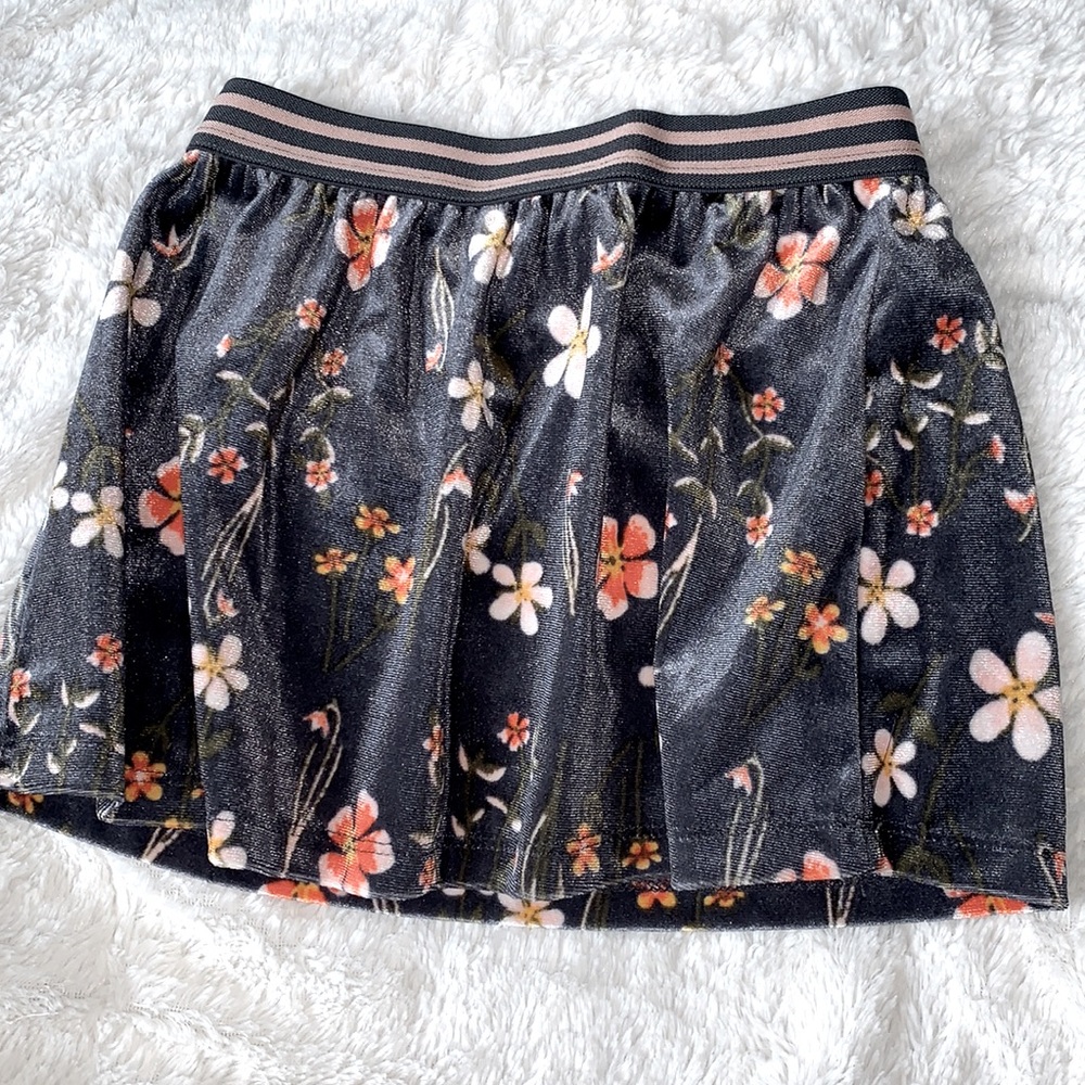 NWT Velour size 2-4yr Toddler Girls skirt.Hema brand grey with orange & pink .